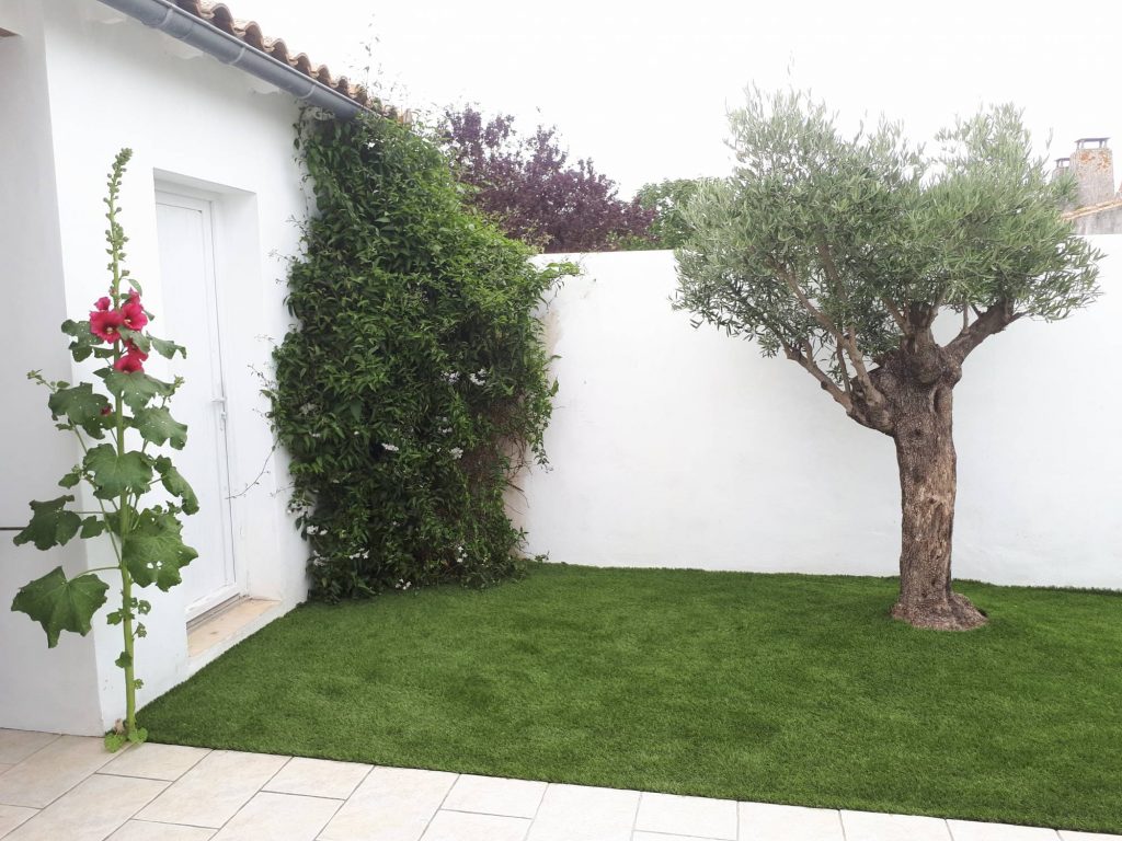 gazon synthétique jardin très réaliste haut de gamme