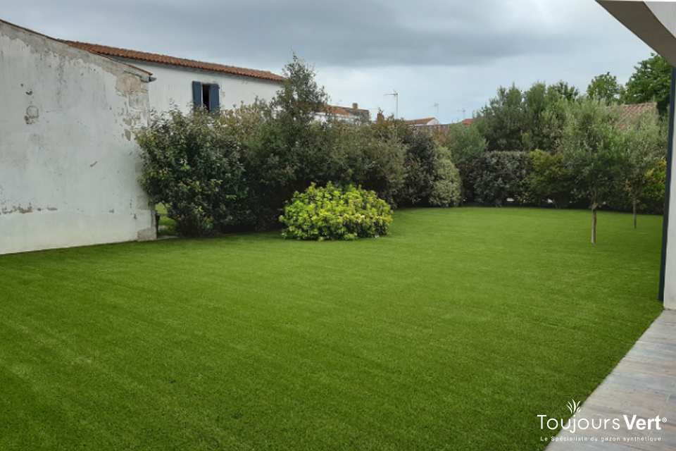Faux gazon très naturel en Charente Maritime
