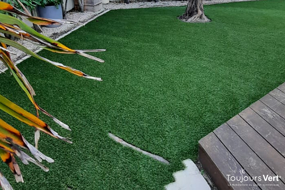 Gazon synthétique avant après à Périgny