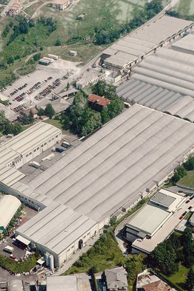 vue drone de l usine Radici en Italie