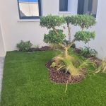 Gazon synthétique en automne