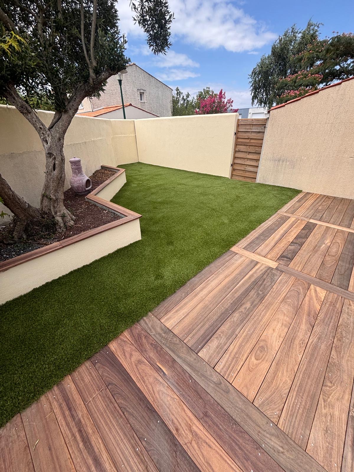 Gazon naturel vs gazon synthétique - Toujoursvert17