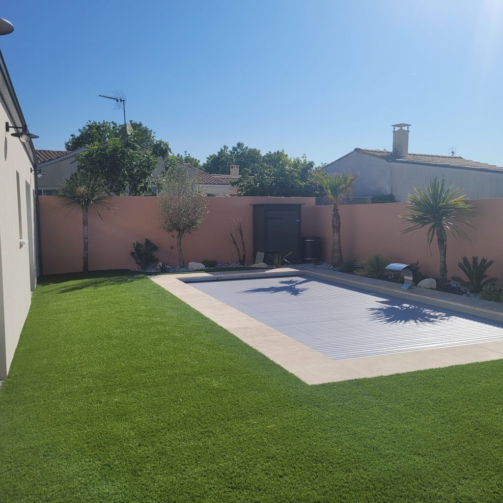 gazon synthetique maison neuve jardin