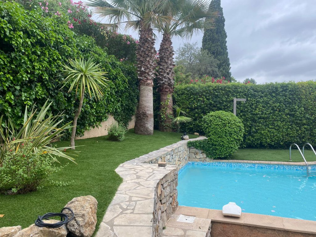 gazon synthétique Béziers piscine